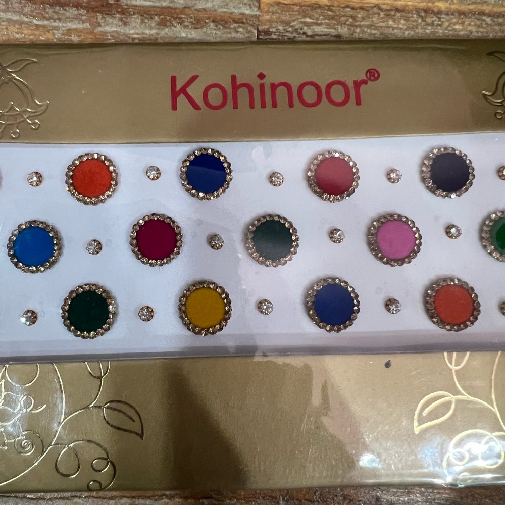Large Gold and Rhinestone Bindi - Picture 2 of 2
